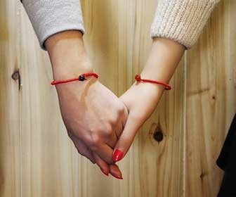 Pulsera de hilo rojo para atraer el amor