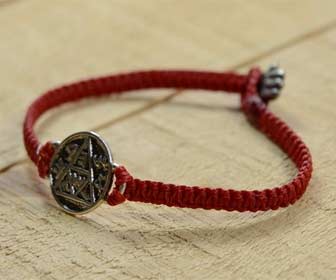 Pulsera de hilo rojo para la salud