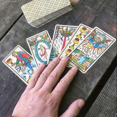 Cmo empezar un trabajo como lector de cartas del Tarot